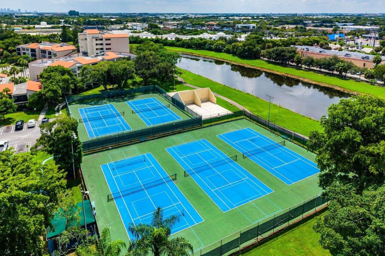 2205 S Cypress Bend Drive, Unit 103, Pompano Beach, FL 33069 Photo
