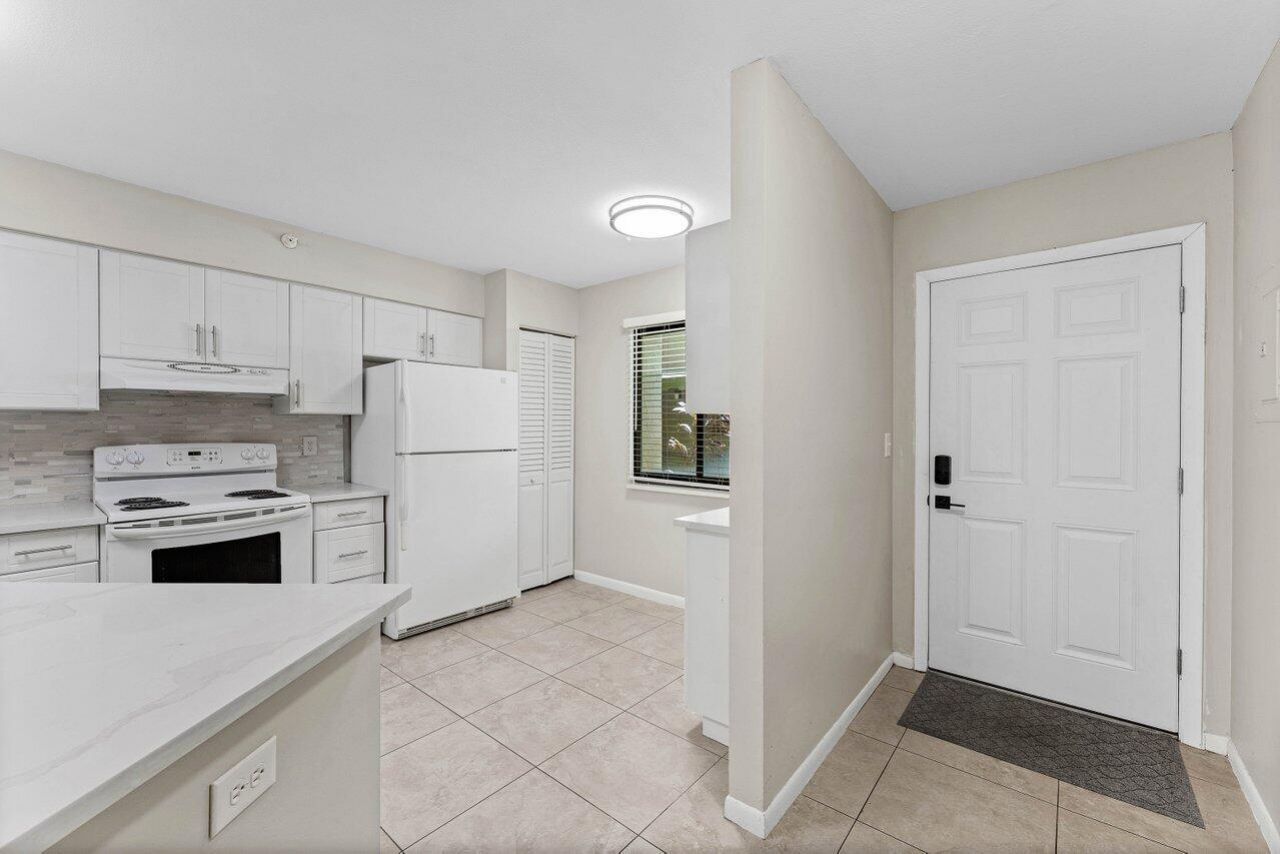 2205 S Cypress Bend Drive, Unit 103, Pompano Beach, FL 33069 Photo