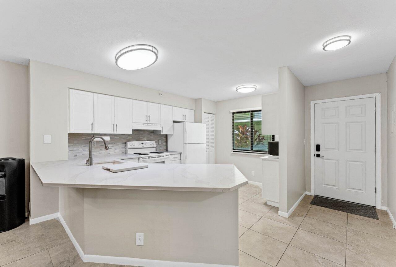 2205 S Cypress Bend Drive, Unit 103, Pompano Beach, FL 33069 Photo