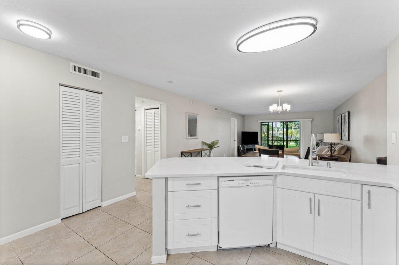 2205 S Cypress Bend Drive, Unit 103, Pompano Beach, FL 33069 Photo