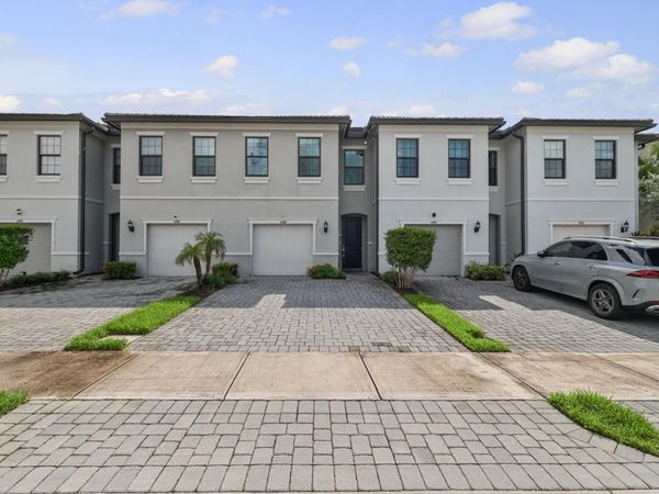 4488 Appleton Circle E, Oakland Park, FL 33309