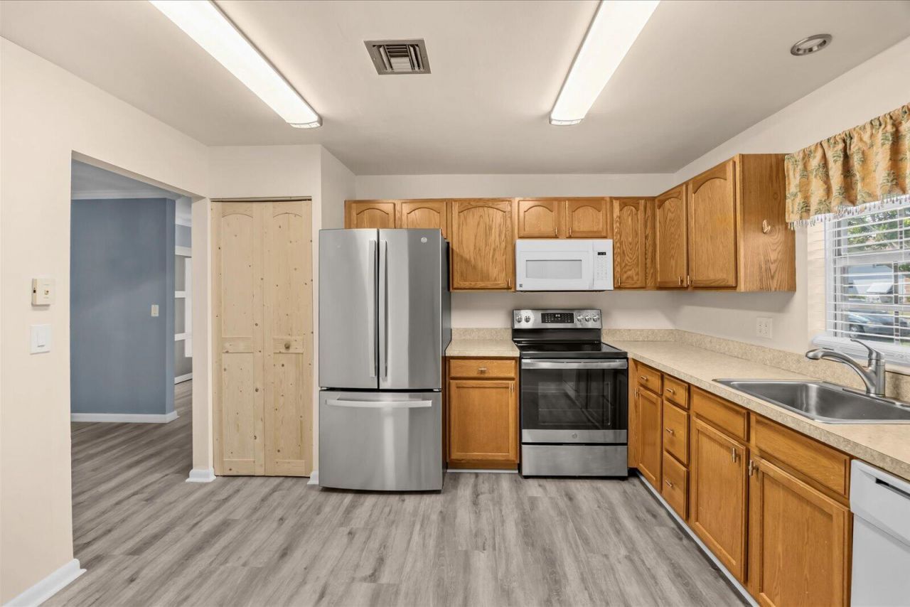 1218 S Lakes End Drive, Unit Apt a, Fort Pierce, FL 34982 Photo