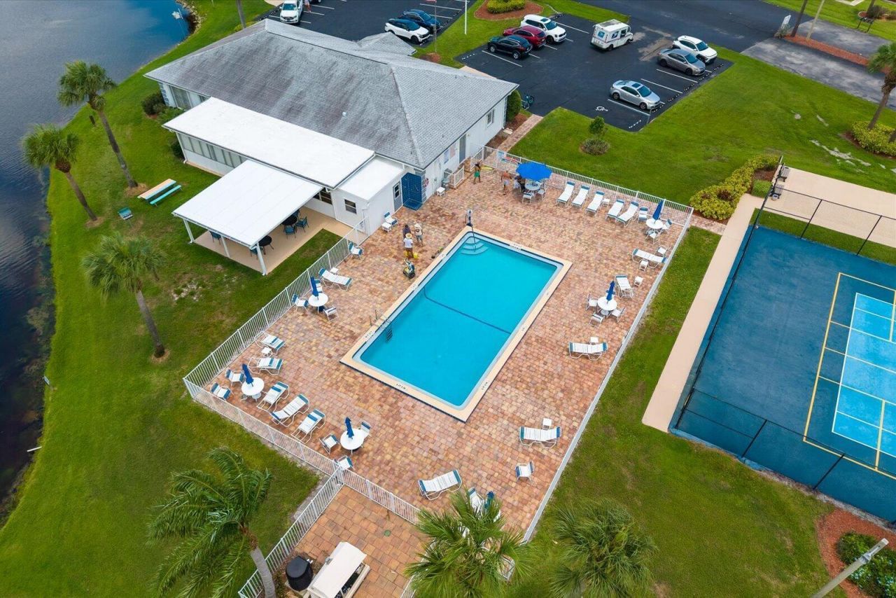 1218 S Lakes End Drive, Unit Apt a, Fort Pierce, FL 34982 Photo