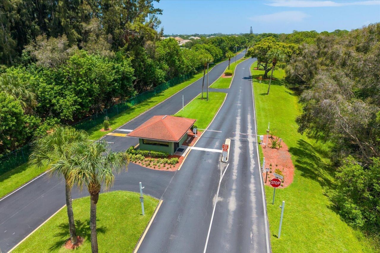 1218 S Lakes End Drive, Unit Apt a, Fort Pierce, FL 34982 Photo