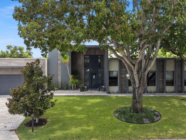 2424 NE 27th Avenue, Fort Lauderdale, FL 33305