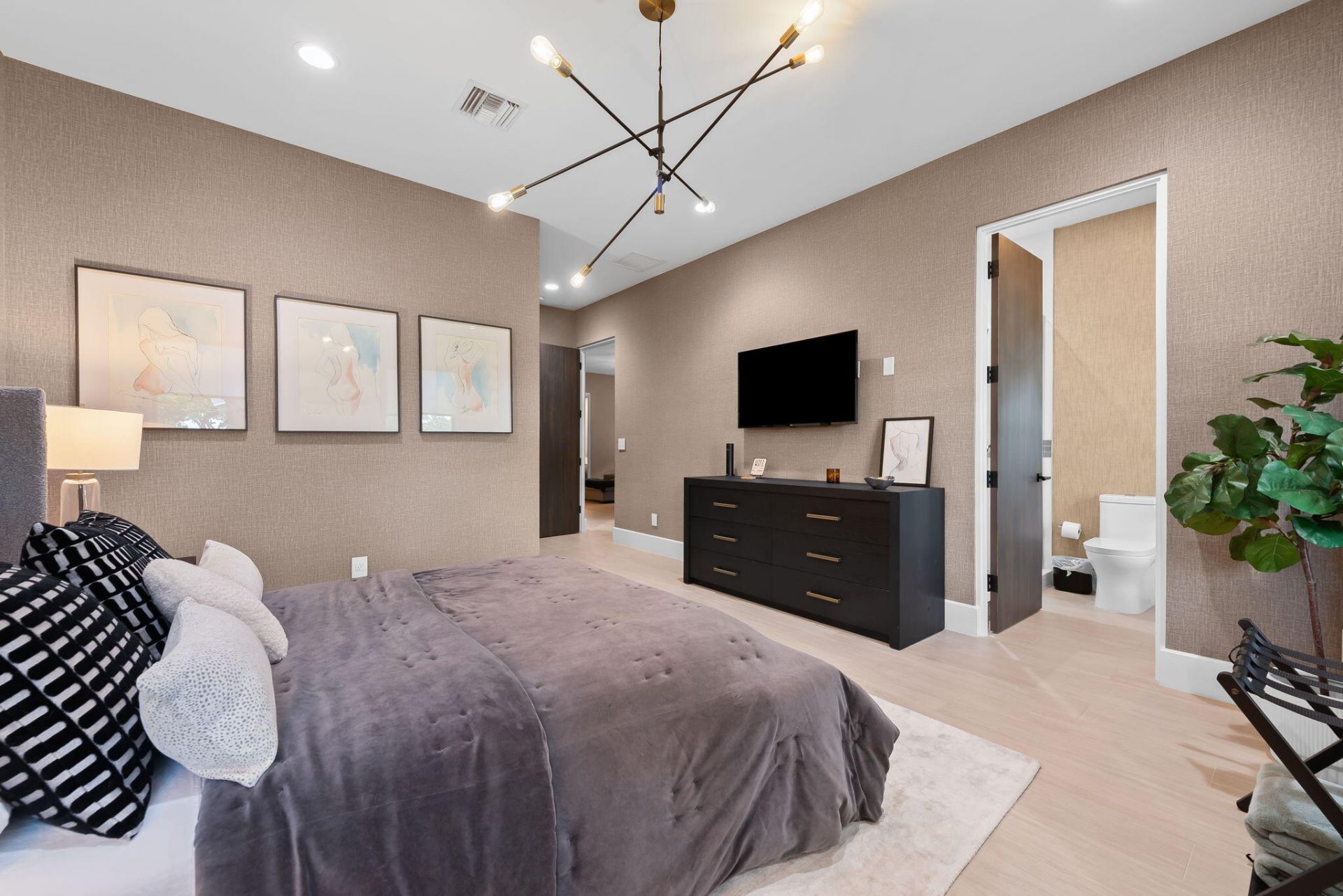 2424 NE 27th Avenue, Fort Lauderdale, FL 33305 Photo