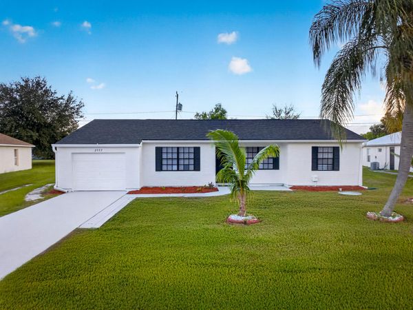 2557 SE Robin Circle, Port St. Lucie, FL 34952