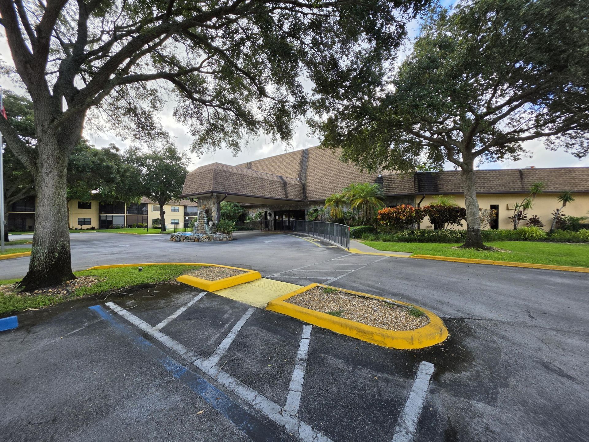 504 Briarwood Circle, Unit 1-54, Hollywood, FL 33024 Photo