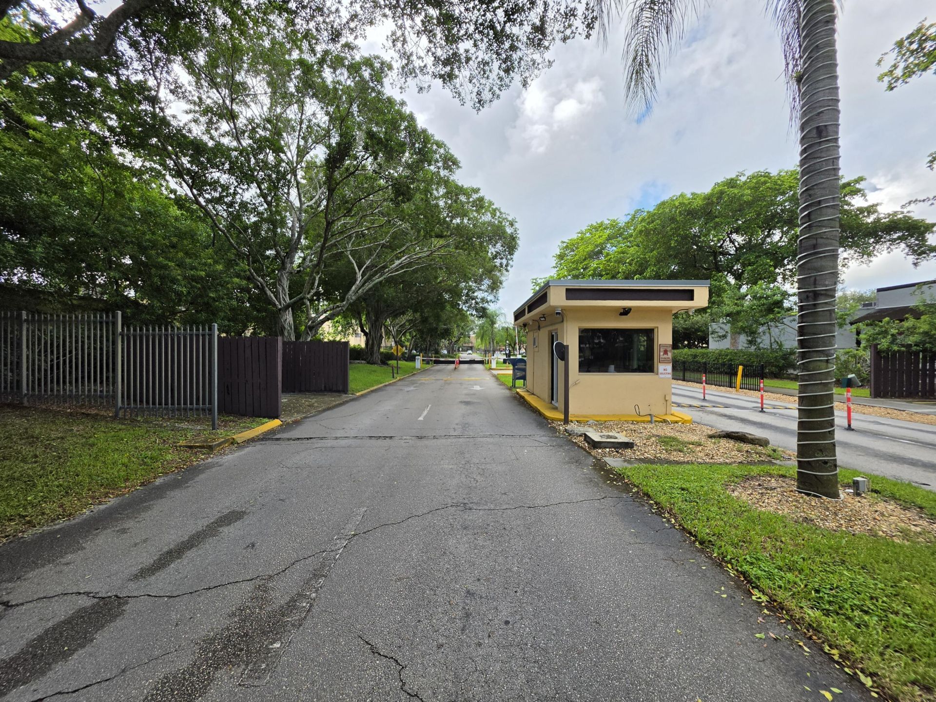 504 Briarwood Circle, Unit 1-54, Hollywood, FL 33024 Photo
