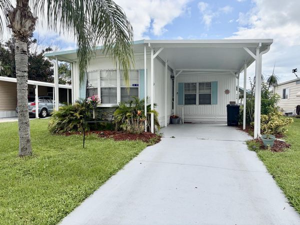 10 La Paloma Lane, Port St. Lucie, FL 34952