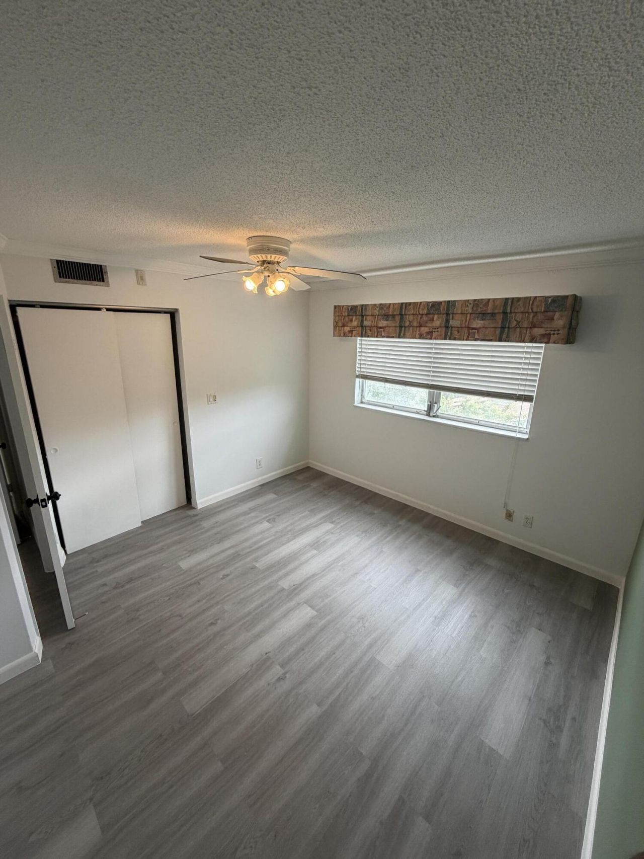 1445 Atlantic Shores Boulevard, Unit 410, Hallandale Beach, FL 33009 Photo