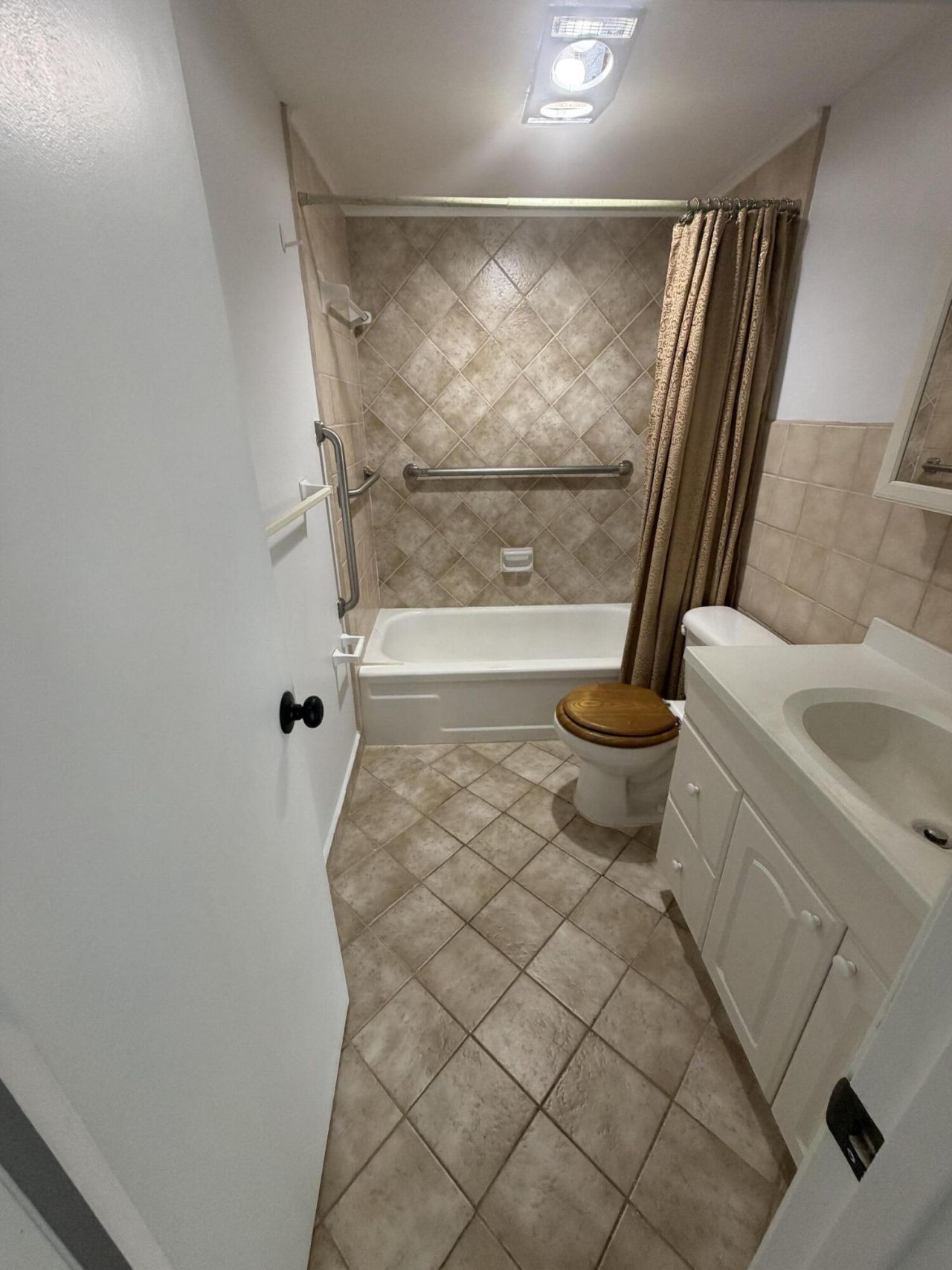 1445 Atlantic Shores Boulevard, Unit 410, Hallandale Beach, FL 33009 Photo