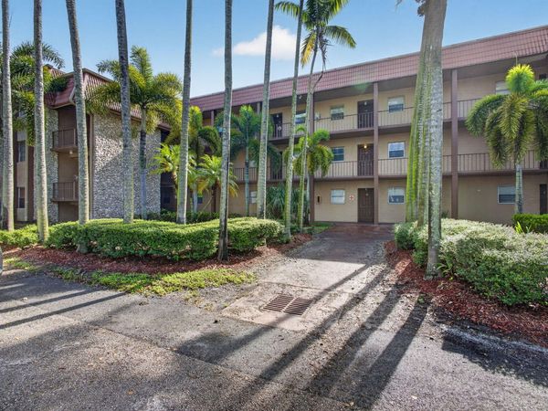 120 Sparrow Drive, Unit 304, Royal Palm Beach, FL 33411