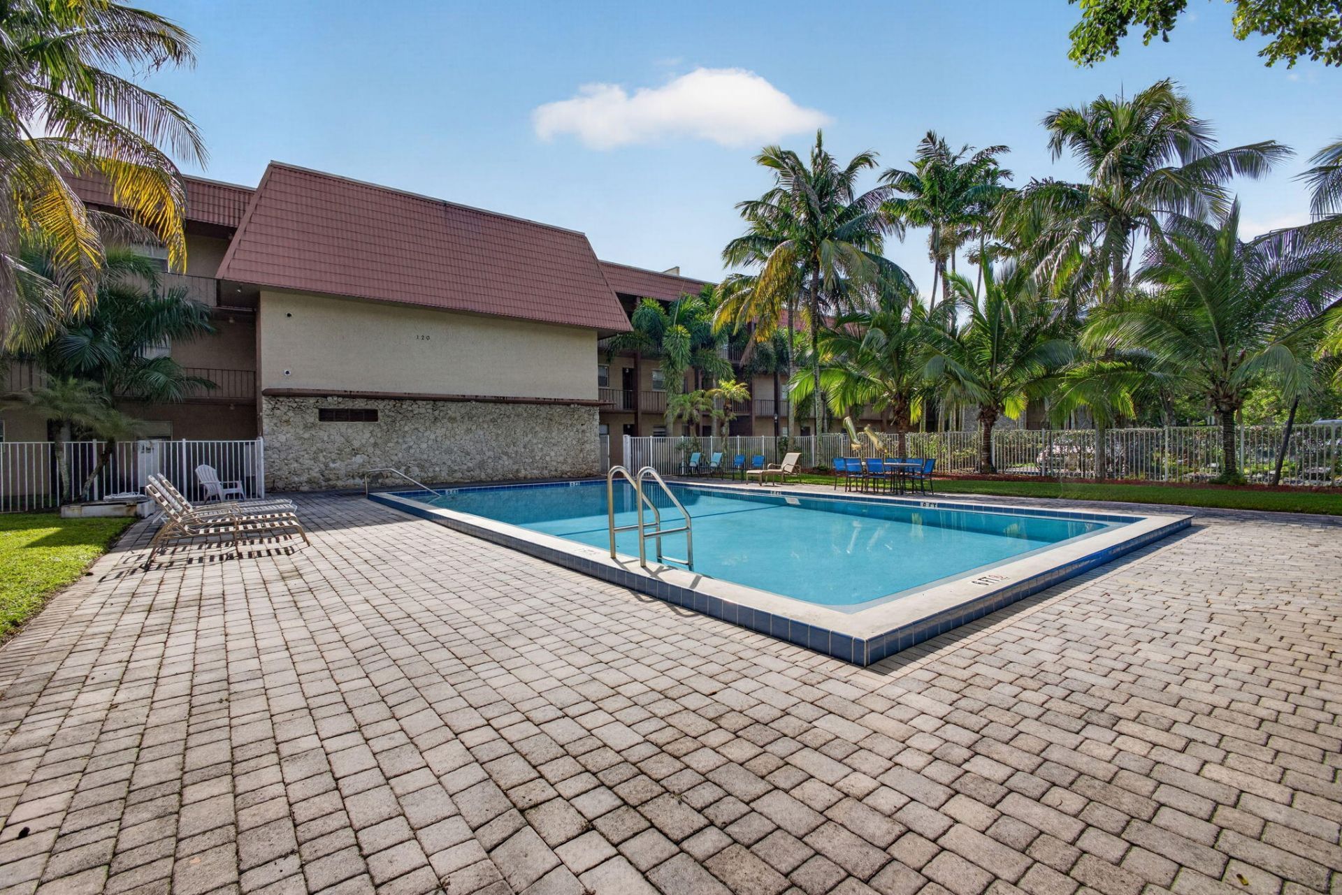 120 Sparrow Drive, Unit 304, Royal Palm Beach, FL 33411 Photo