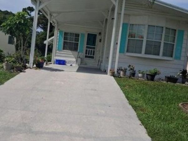 8 Novedades, Port St. Lucie, FL 34952