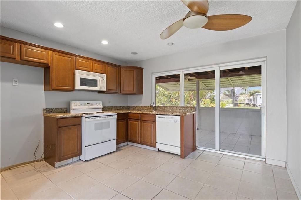 5207 NW 28th Avenue, Tamarac, FL 33309 Photo
