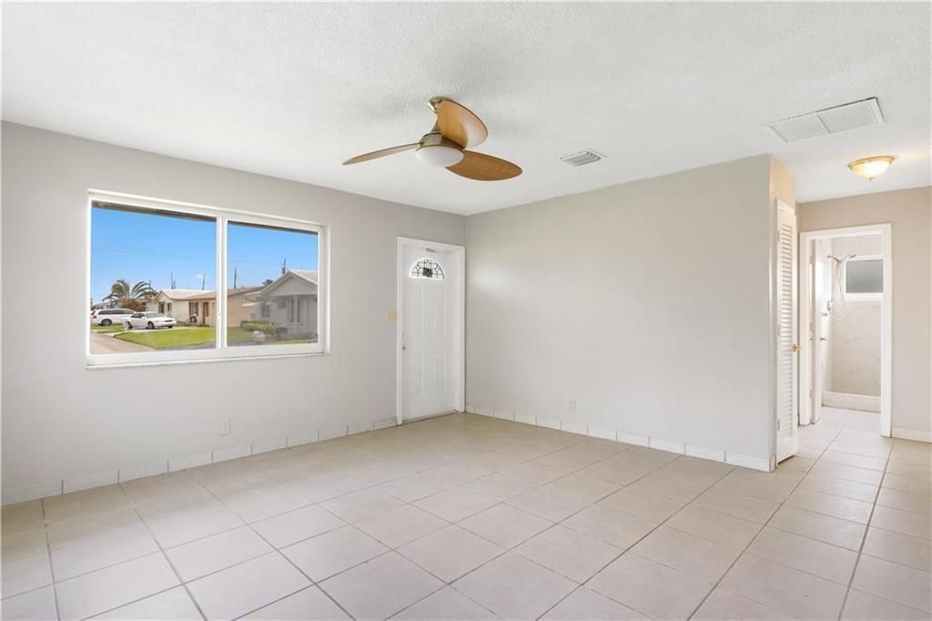 5207 NW 28th Avenue, Tamarac, FL 33309 Photo