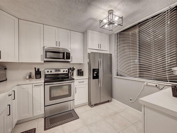 8592 W Sunrise Boulevard, Unit 206, Plantation, FL 33322