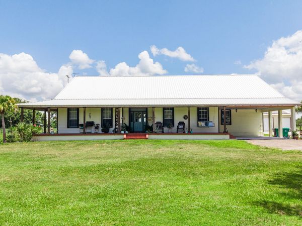 8661 E CENTER Street, Okeechobee, FL 34974