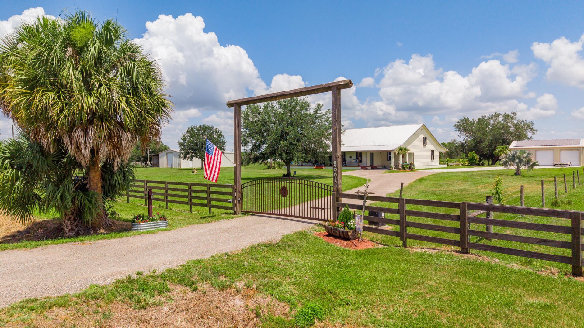 8661 E Center Street, Okeechobee, FL 34974 Photo