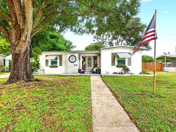 185 SE Serenata Court, Port St. Lucie, FL 34983