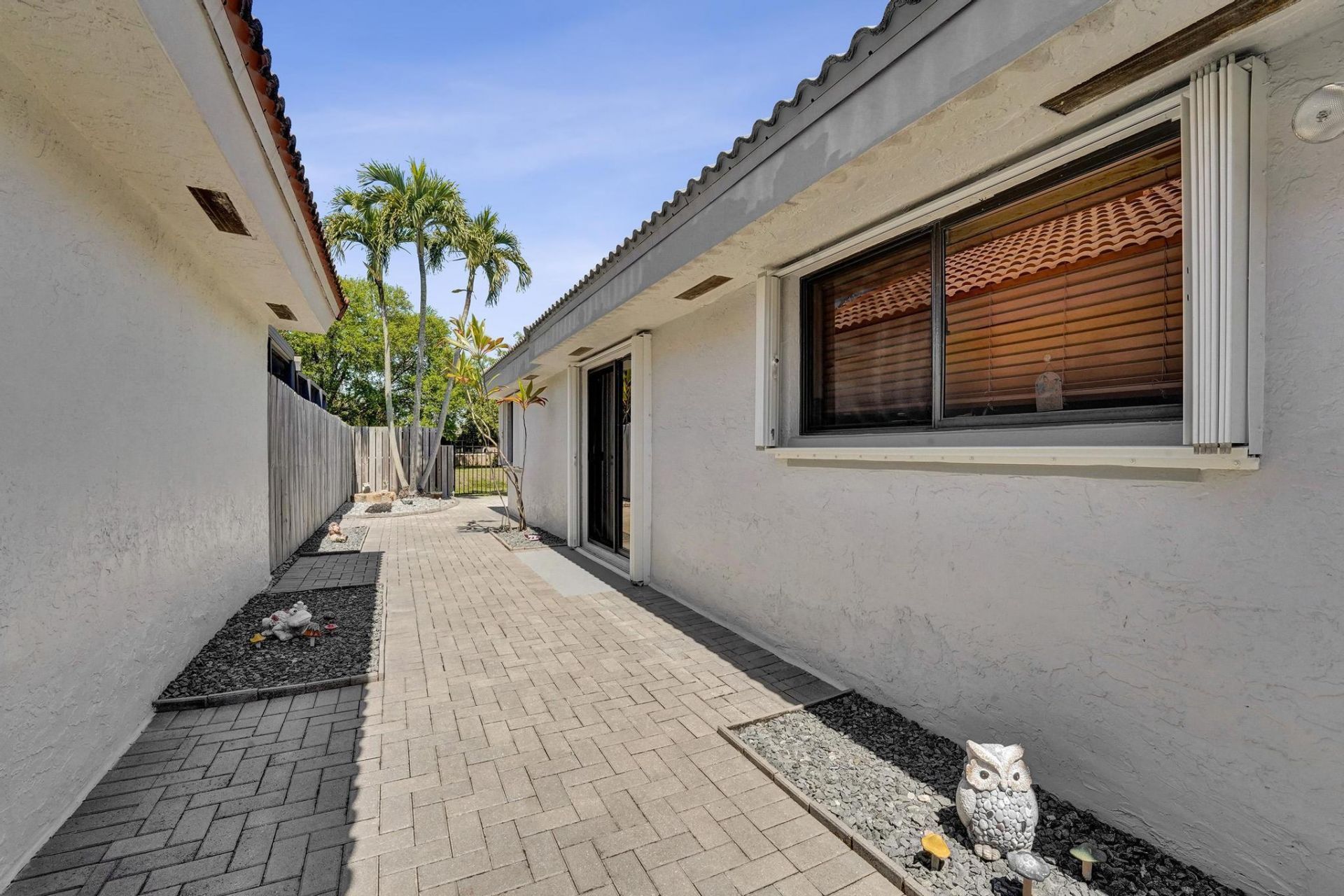 9355 NW 18th Drive, Plantation, FL 33322 Photo