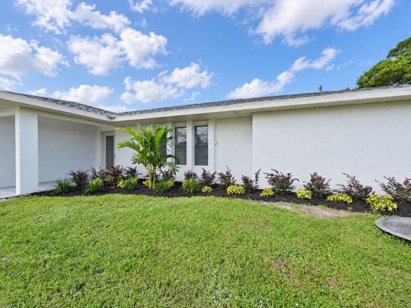 441 SE Guava Terrace, Port St. Lucie, FL 34983