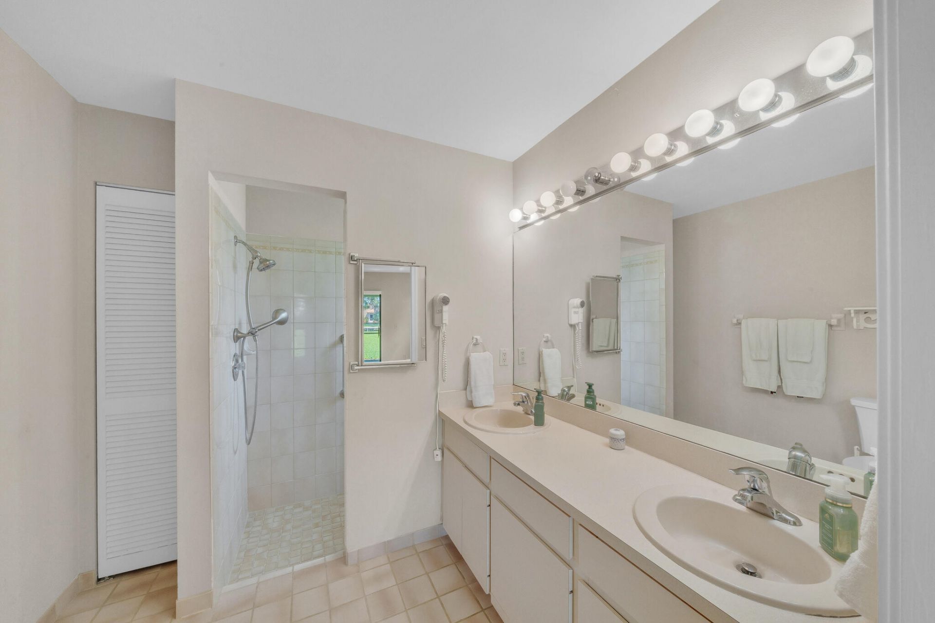142 Parkwood Drive, Royal Palm Beach, FL 33411 Photo
