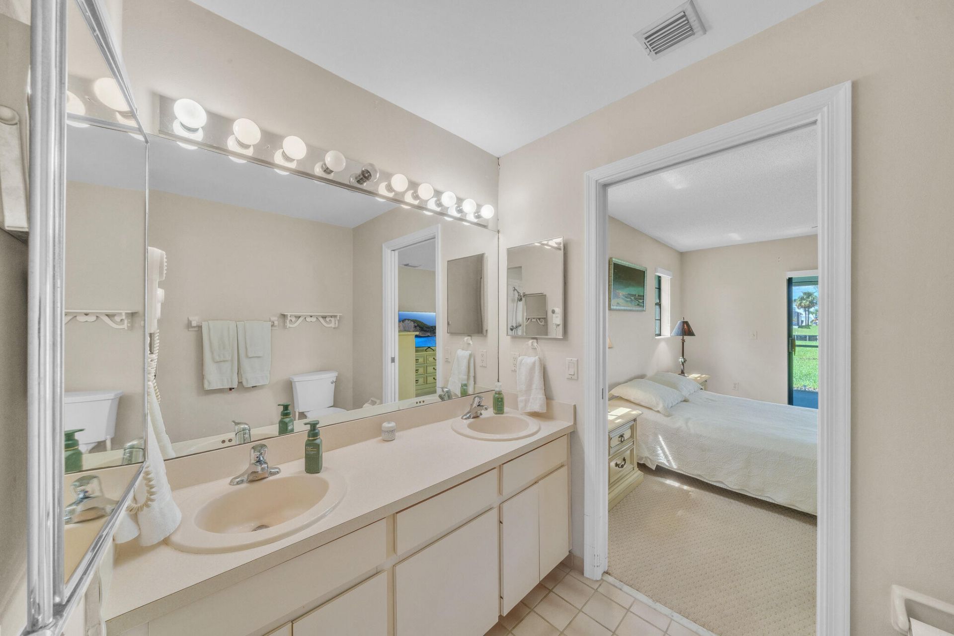 142 Parkwood Drive, Royal Palm Beach, FL 33411 Photo