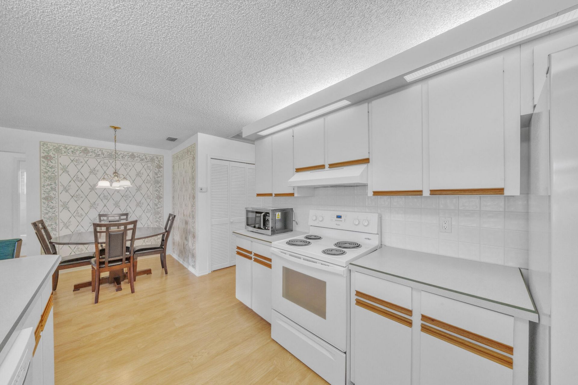 142 Parkwood Drive, Royal Palm Beach, FL 33411 Photo