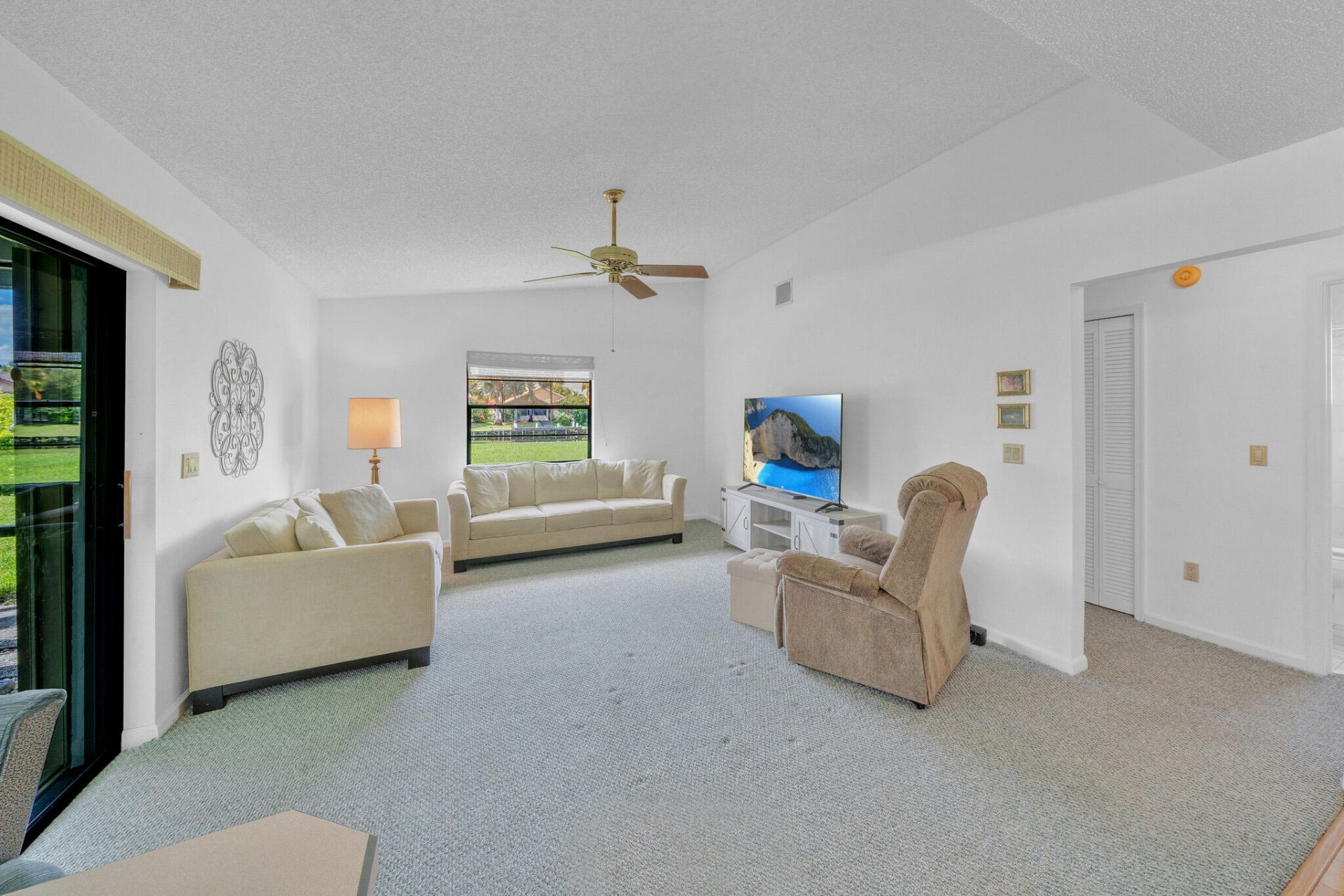 142 Parkwood Drive, Royal Palm Beach, FL 33411 Photo