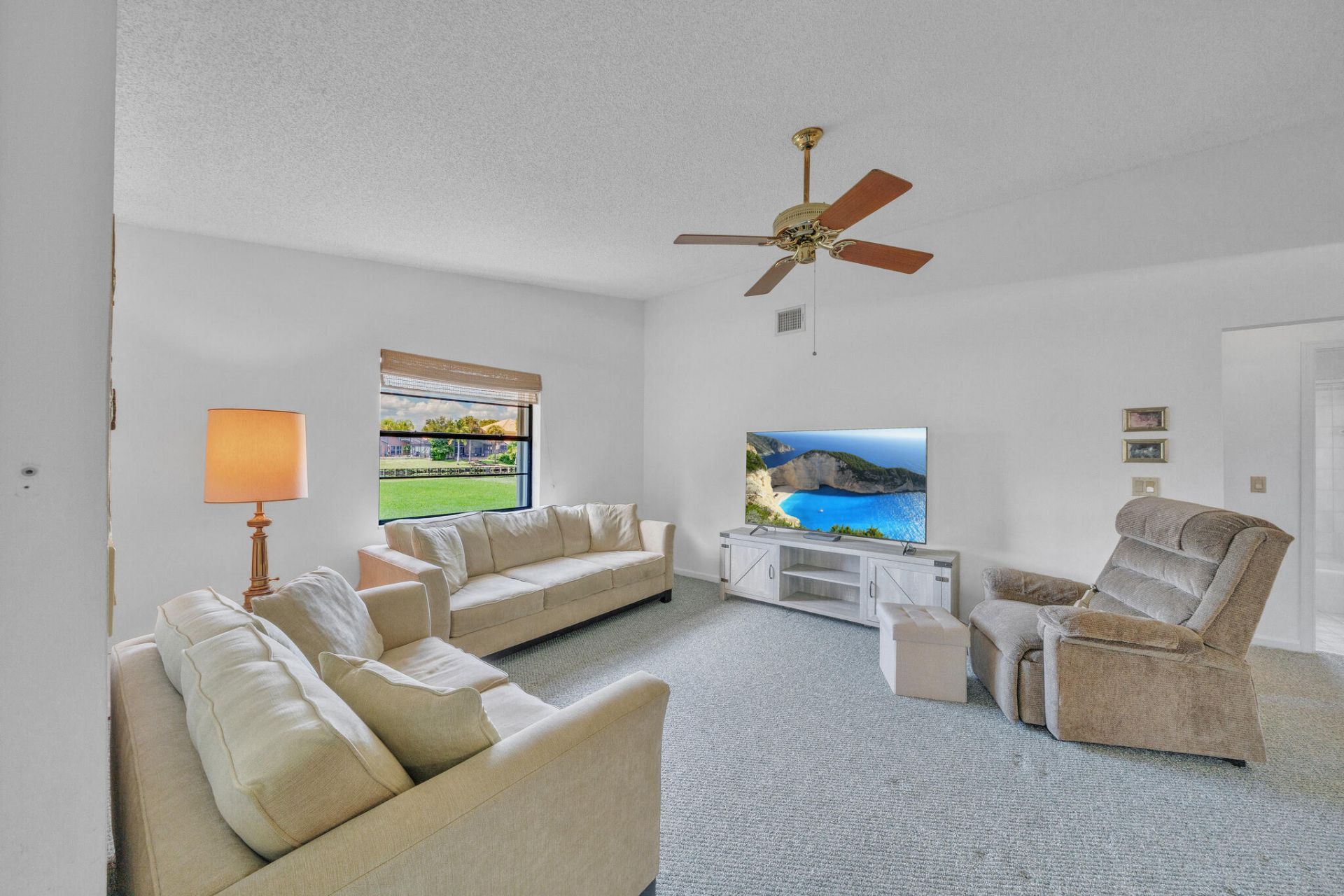 142 Parkwood Drive, Royal Palm Beach, FL 33411 Photo
