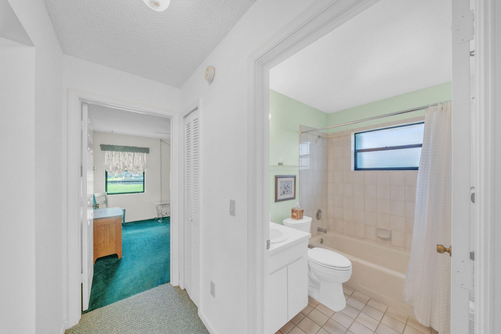 142 Parkwood Drive, Royal Palm Beach, FL 33411 Photo
