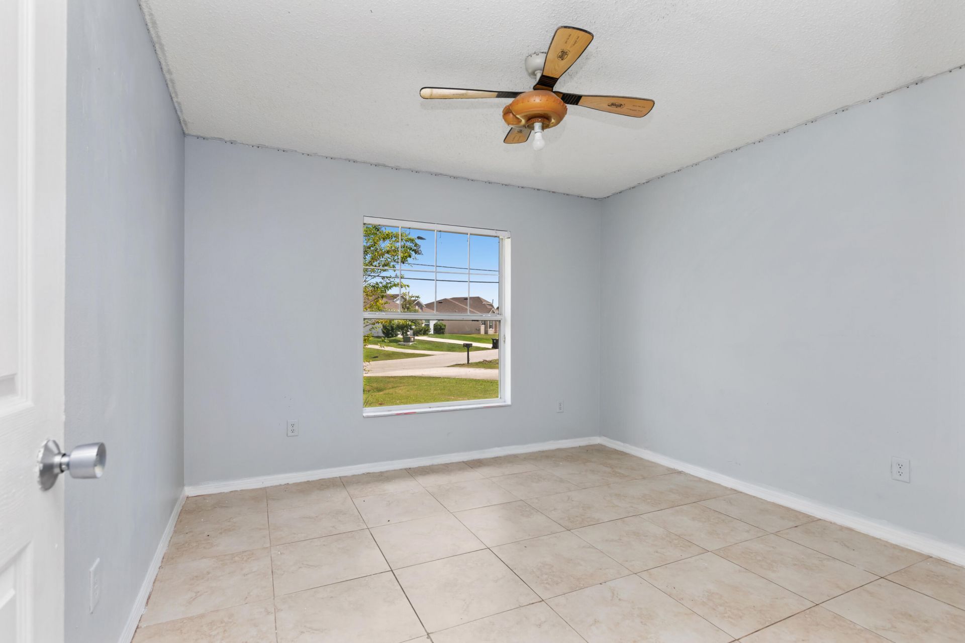 1098 SW Sw Du Bois Avenue, Port Saint Lucie, FL 34953 Photo