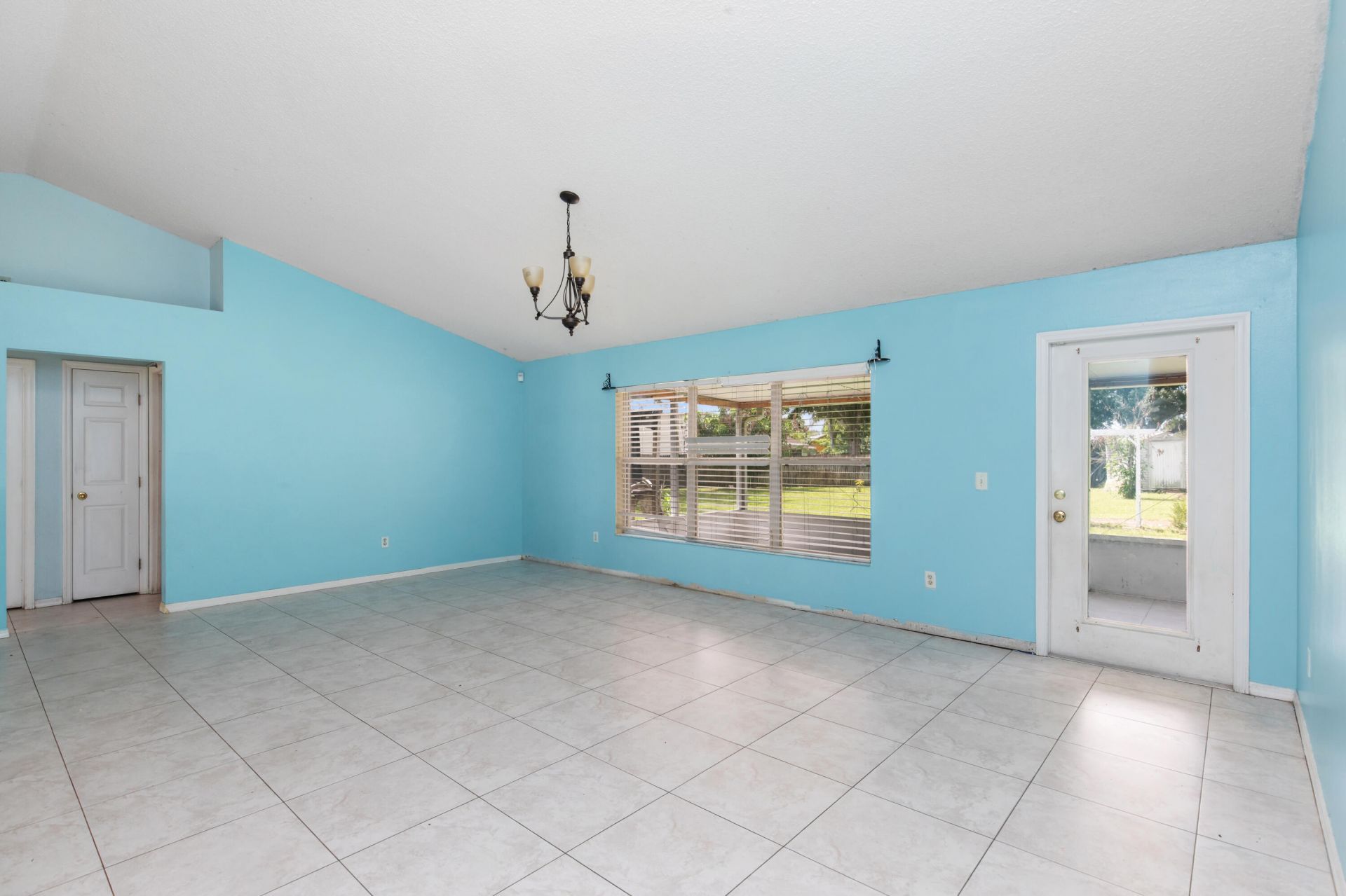 1098 SW Sw Du Bois Avenue, Port Saint Lucie, FL 34953 Photo