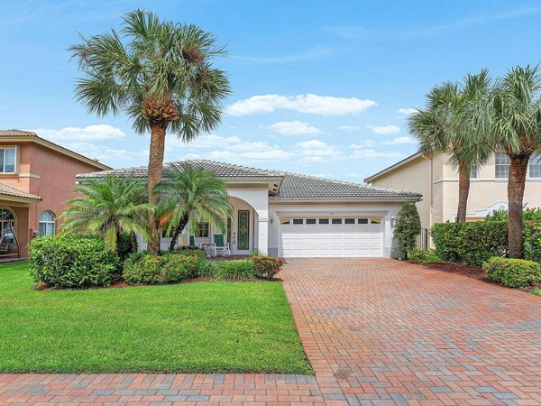 310 VENICE Boulevard, Unit 310, Royal Palm Beach, FL 33411