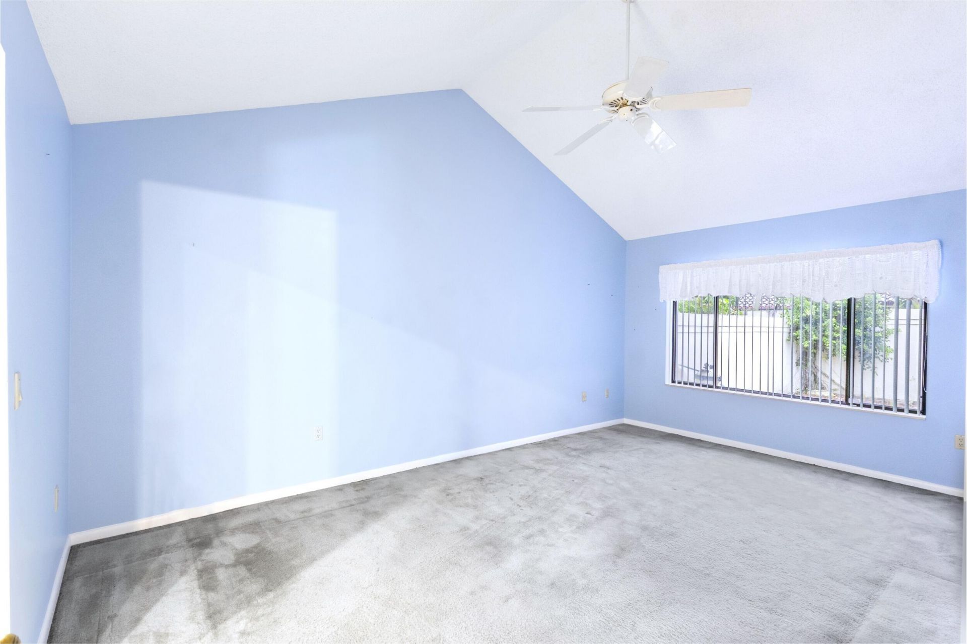2845 Duquesne Circle, West Palm Beach, FL 33409 Photo