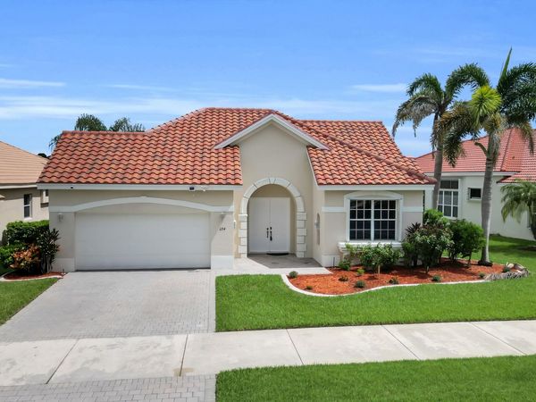 694 SW Lake Charles Circle, Port St. Lucie, FL 34986