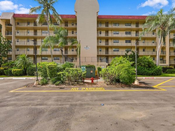 3810 Via Poinciana, Unit 202, Lake Worth, FL 33467