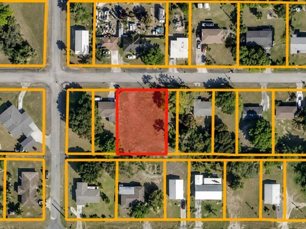 Avenue R, Fort Pierce, FL 34947
