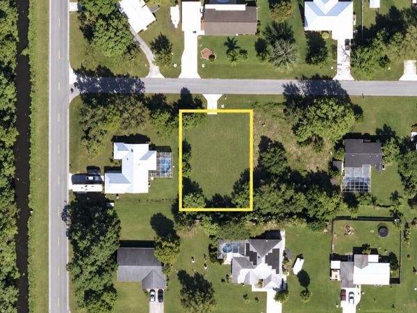 8003 Lockwood Drive, Fort Pierce, FL 34951