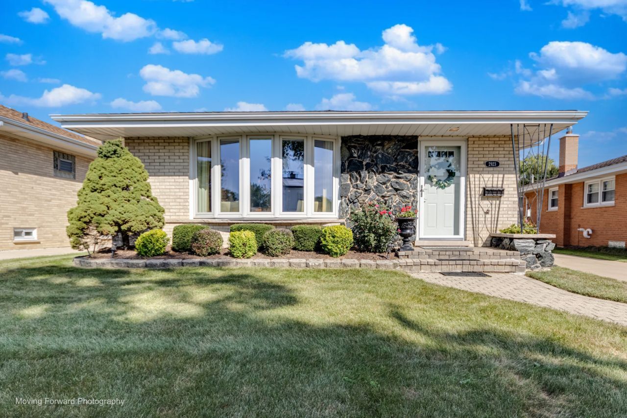 2923 Downing Avenue W, Westchester, IL 60154 Main Photo