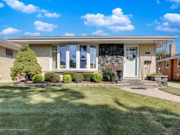 2923 Downing Avenue W, Westchester, IL 60154