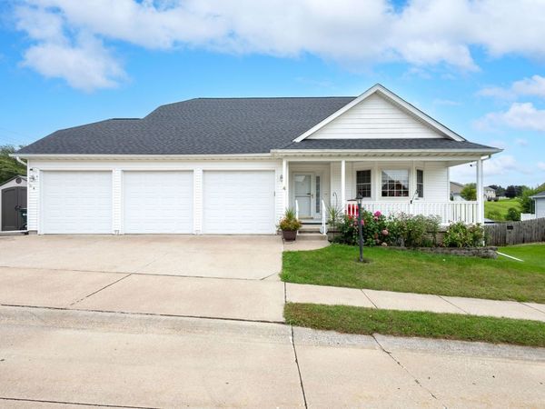 4 Hidden Valley Circle , Davenport, IA 52804