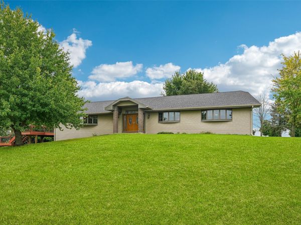1607 N 23rd Avenue W, Newton, IA 50208