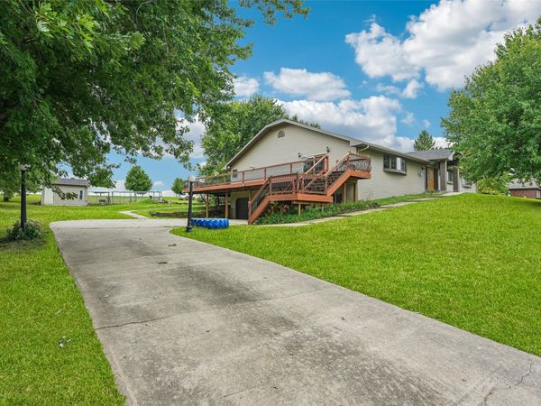 1607 N 23rd Avenue W, Newton, IA 50208