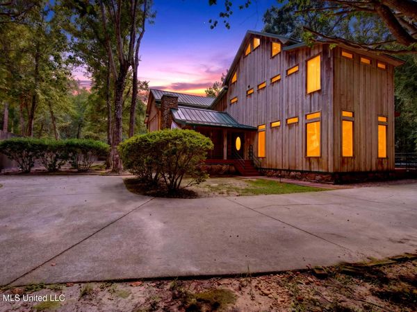 3205 N 1st Street, Ocean Springs, MS 39564