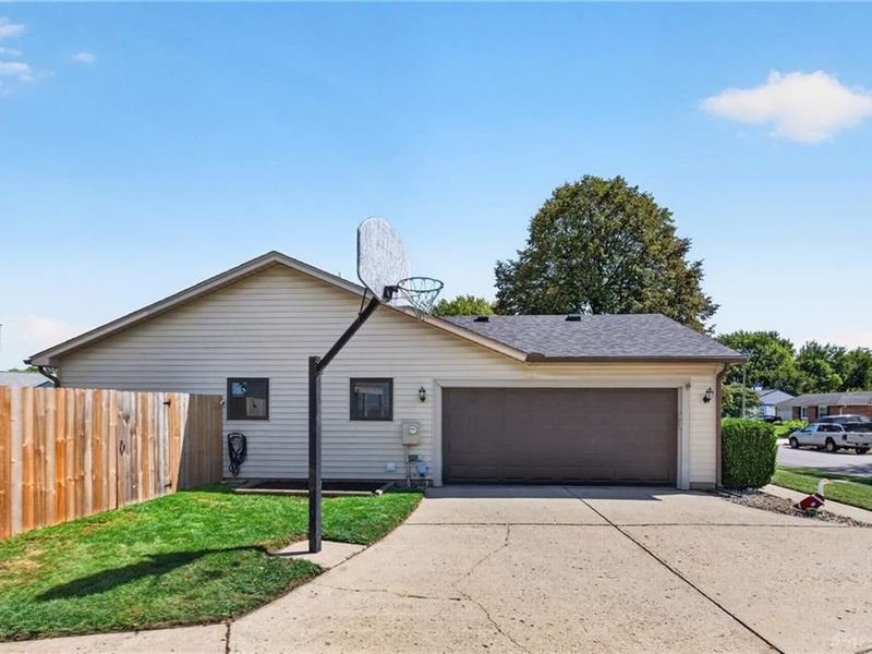 2509 Aberdeen Court, Troy, OH 45373 Photo 3
