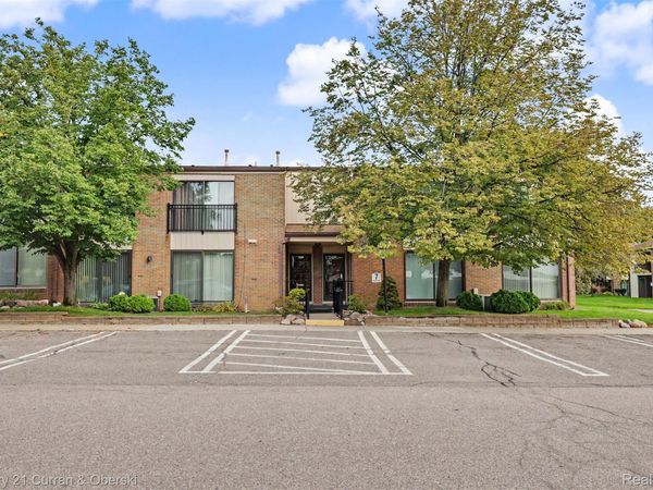 18327 University Park Drive, Livonia, Mi 48152