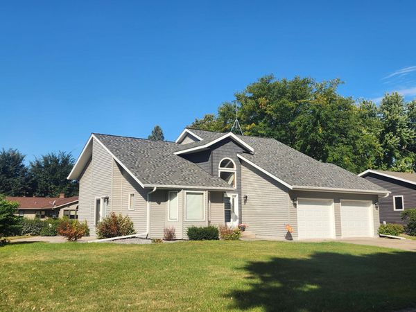 512 Galles Drive, Redwood Falls, MN 56283
